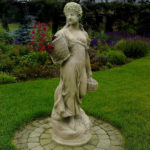 1518 Dziewczyna z Koszami