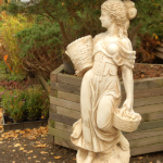 1518 Dziewczyna z Koszami