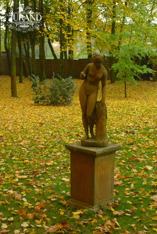 1558 Wenus z Jabłkiem Mała