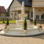 1113 Fontanna duża dziewczyna z dzbanami (2) LOGO